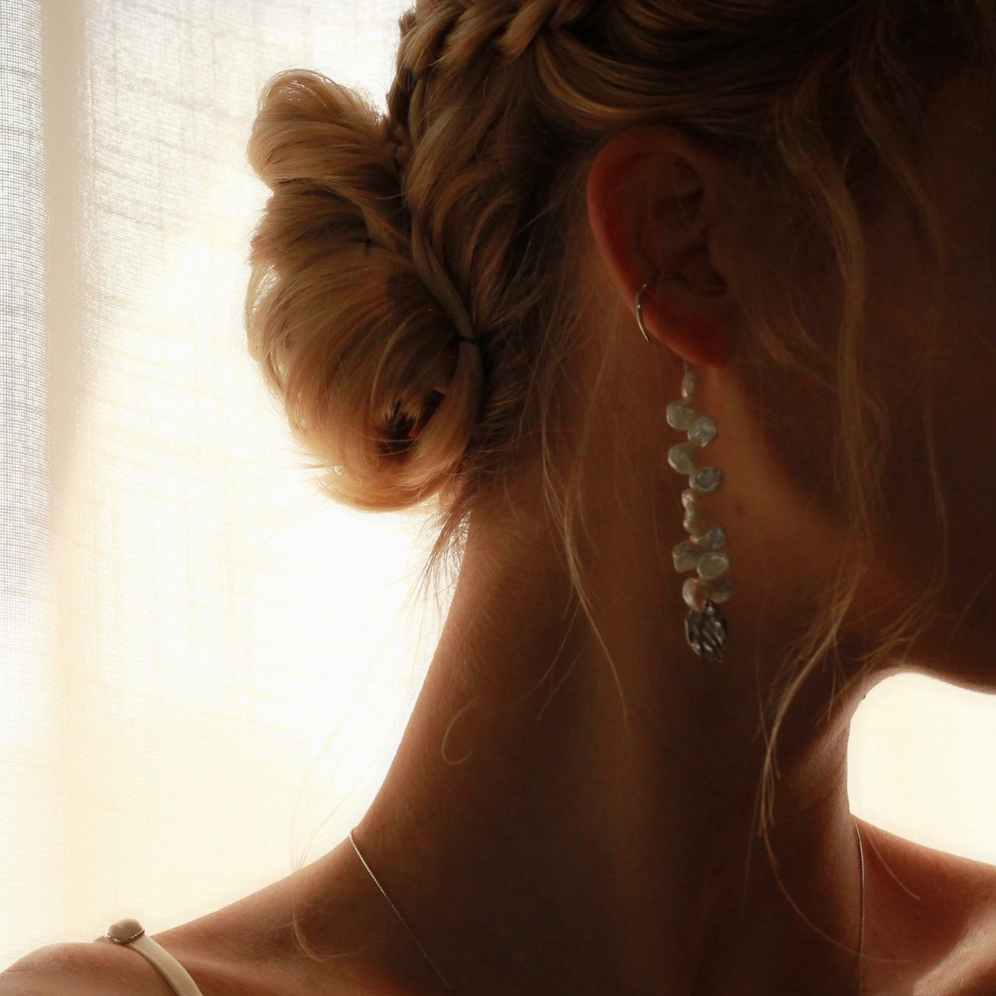 Silver Blooming Moment Keshi Earchain ( pair )
Earcuff - Keshi Pearl -