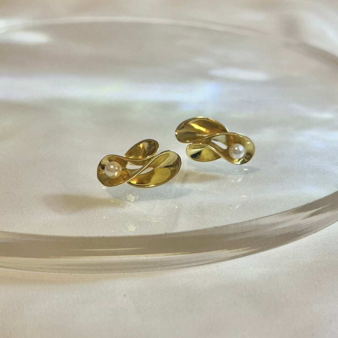 Golden Sparkle of Laputa Ear Studs (pair) Earring