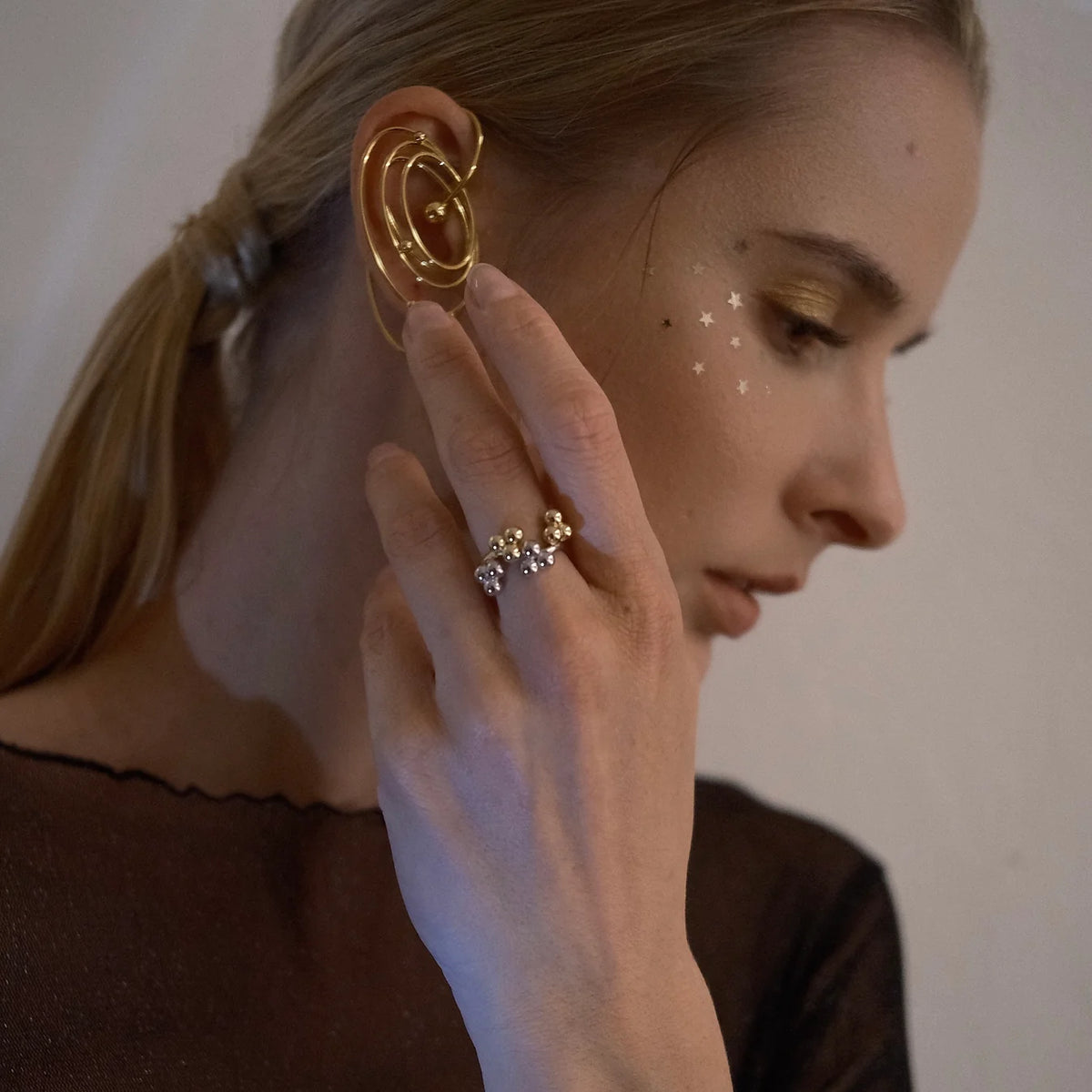 Golden Sparkle Dot Ring