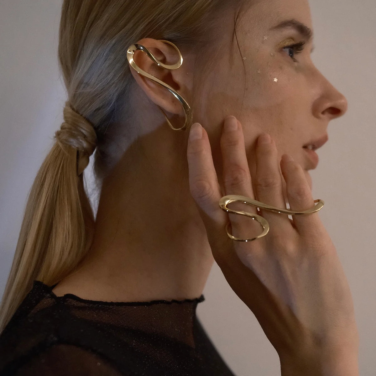 Golden Stellar Drift Ear Cuff