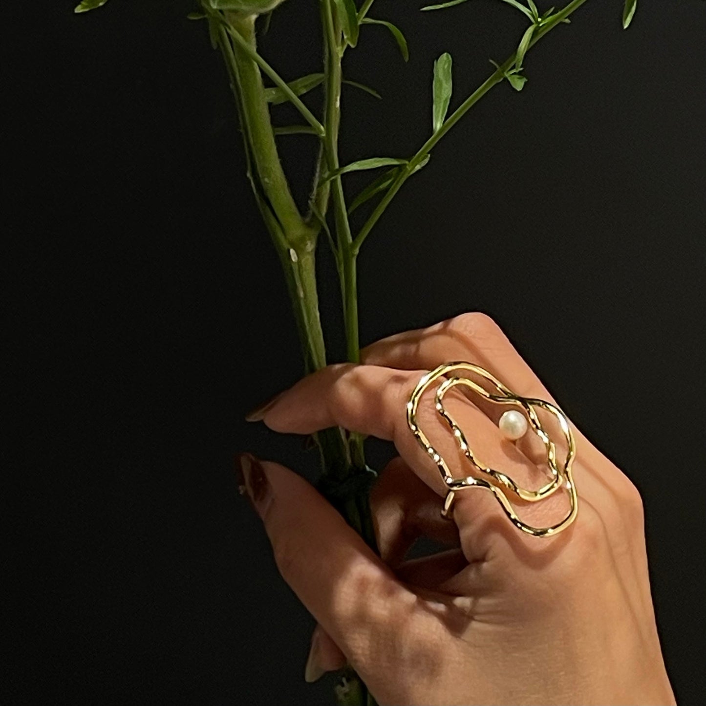 Golden Ripple Dew Pearl Ring