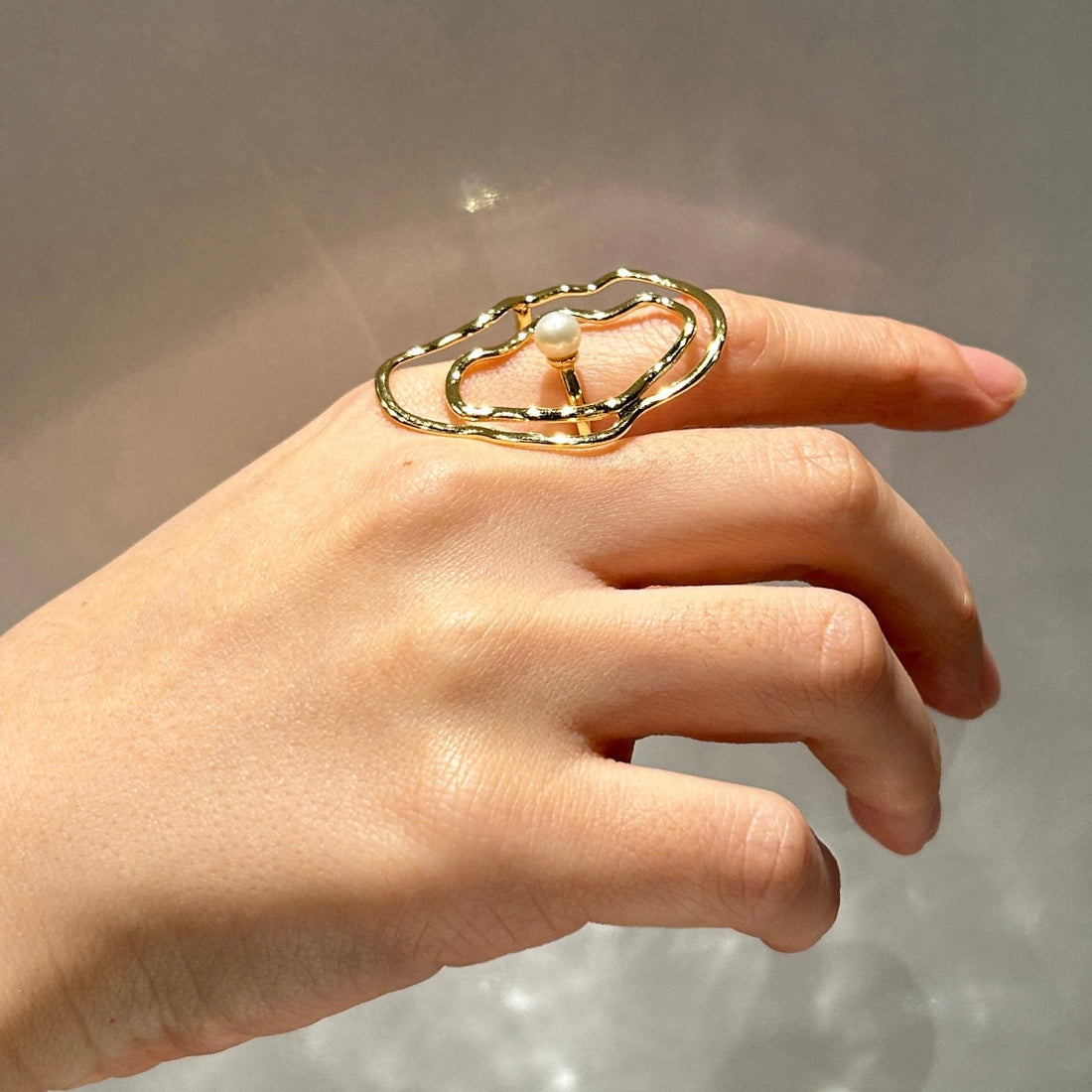 Golden Ripple Dew Pearl Ring