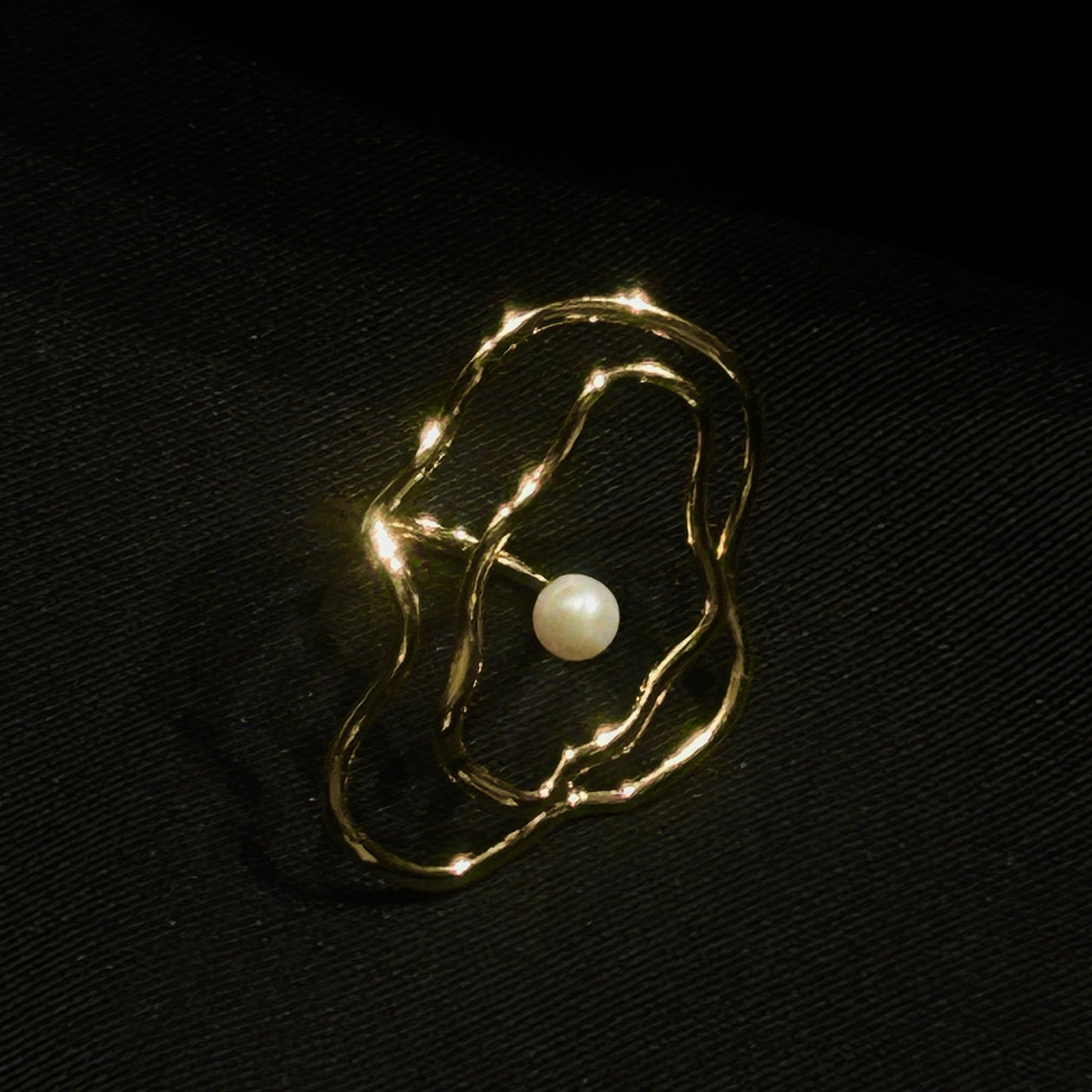 Golden Ripple Dew Pearl Ring