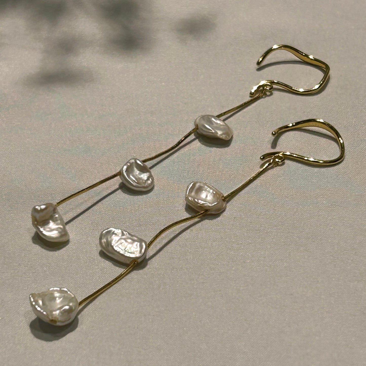Golden Drifting Petal Keshi Ear Cuff Chain ( pair ) Earcuff - Keshi Pearl -