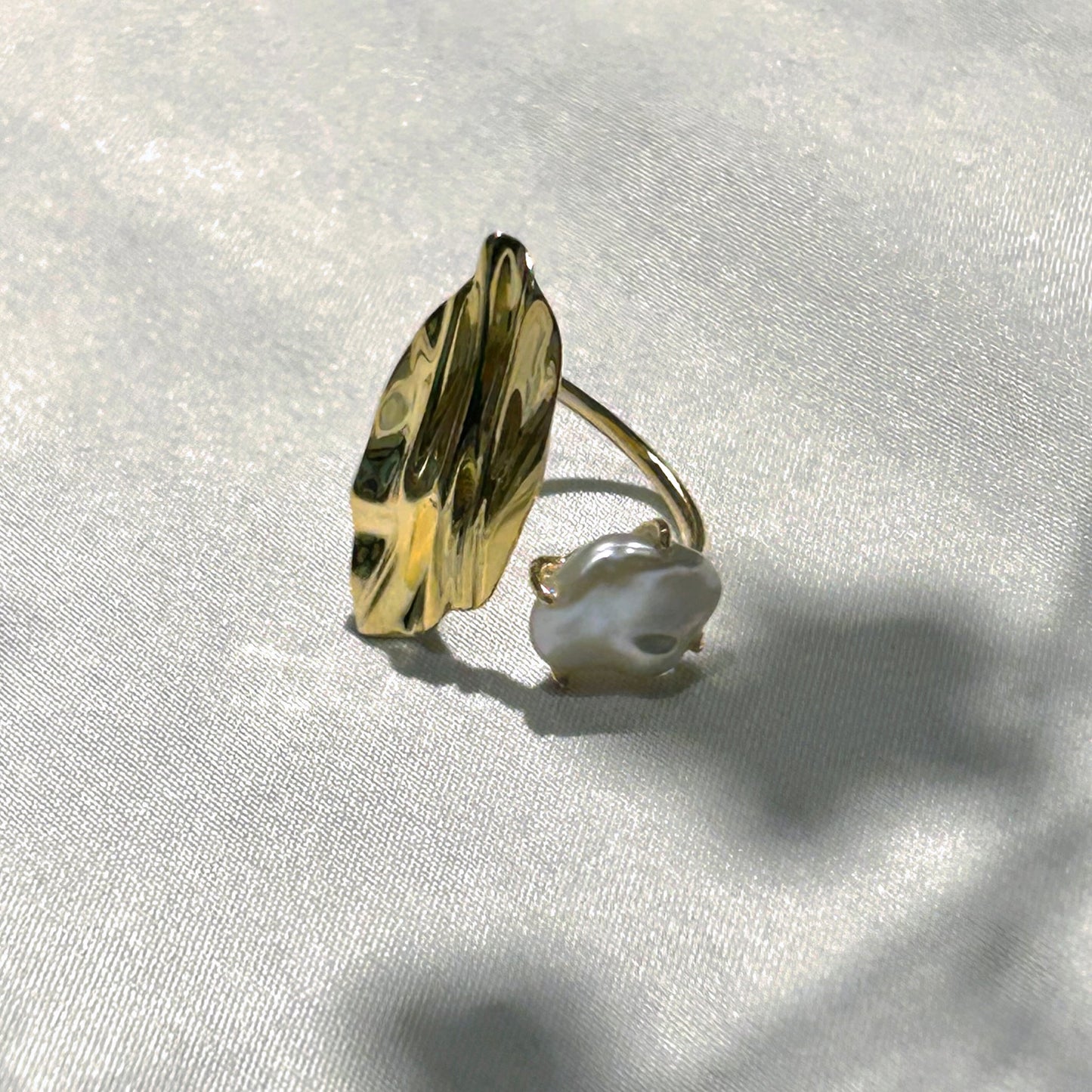 Golden Petal Keshi Ring - Keshi Pearl -