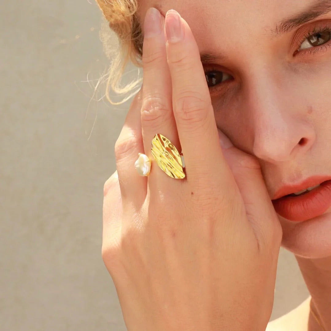 Golden Petal Keshi Ring - Keshi Pearl -