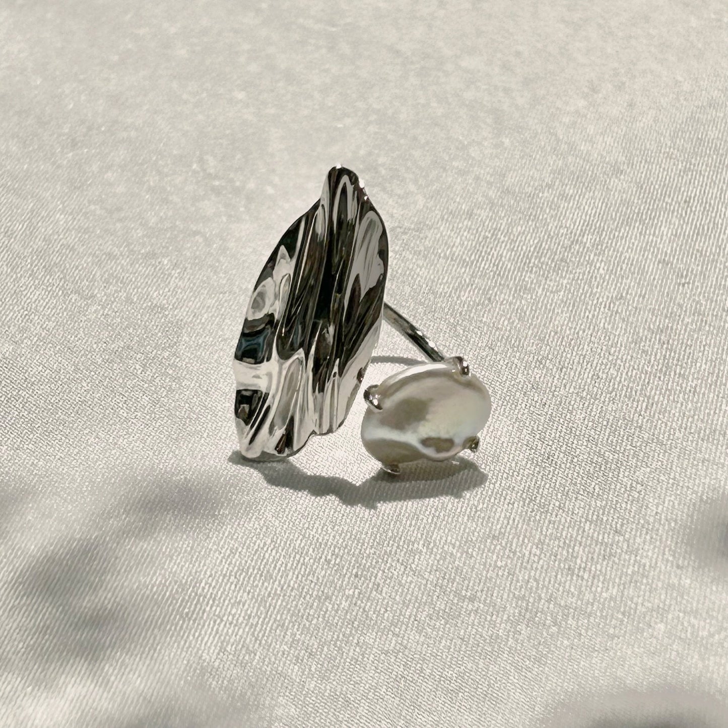Silver Petal Keshi Ring - Keshi Pearl -