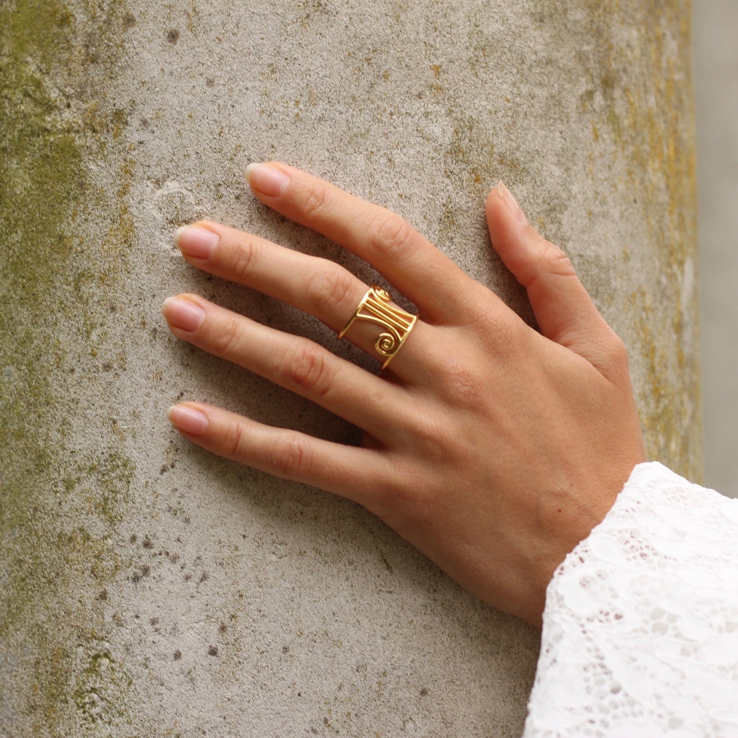 Golden The column Ring (London edition)