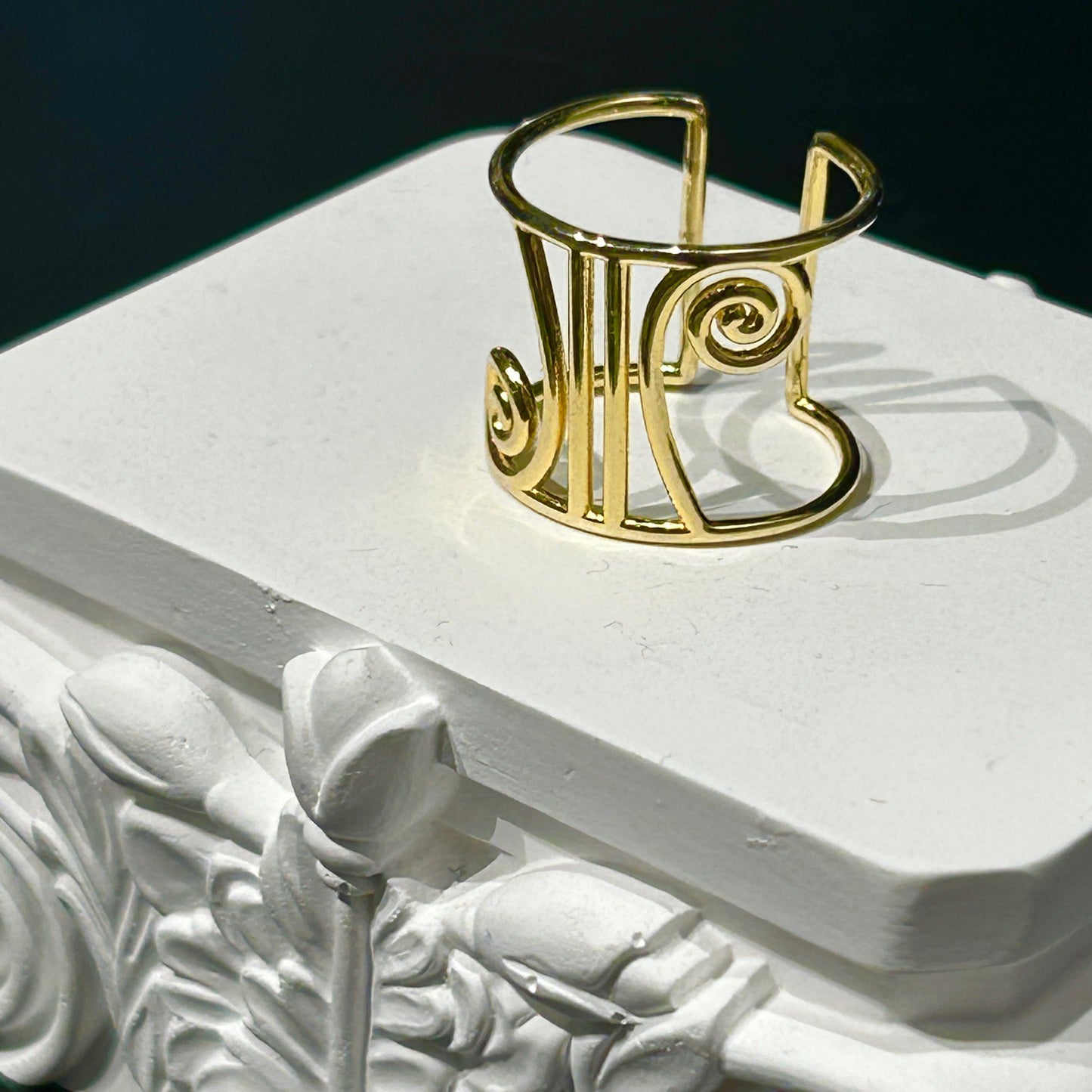 Golden The column Ring (London edition)