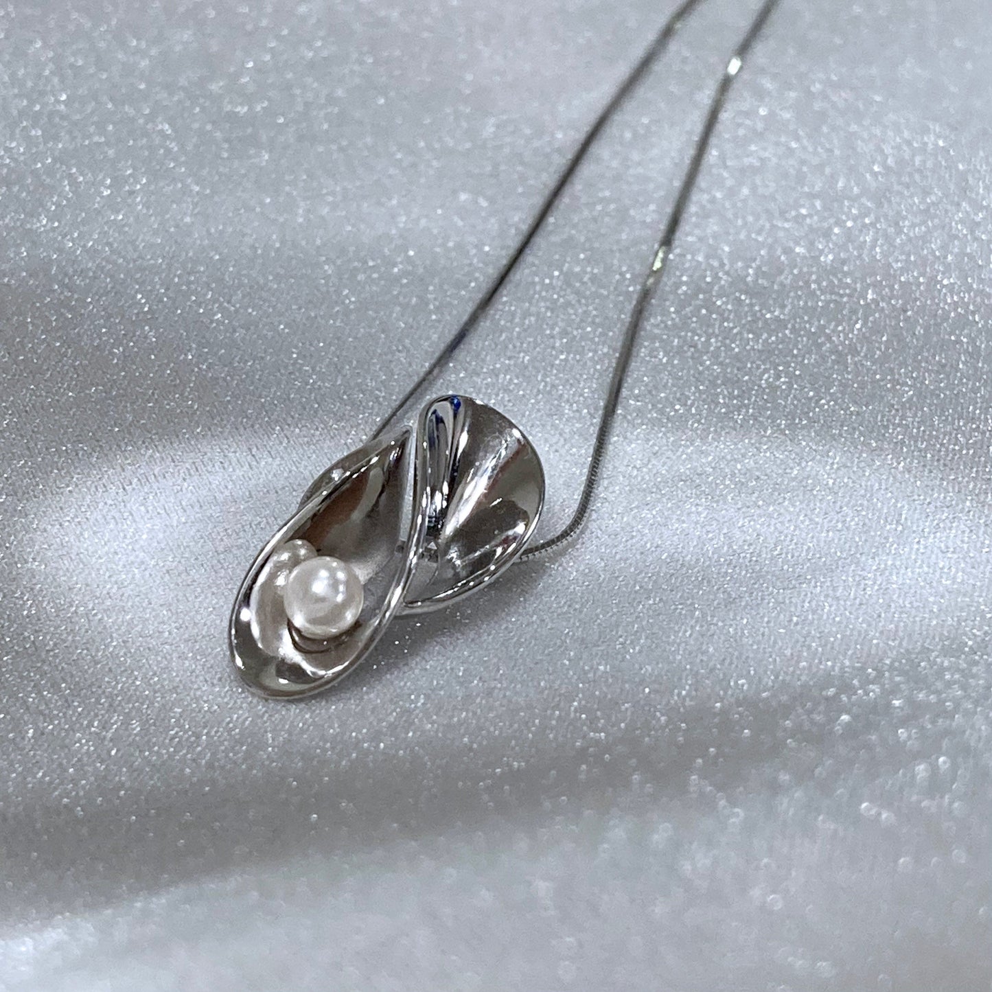 Silver Sparkle of Laputa Necklace