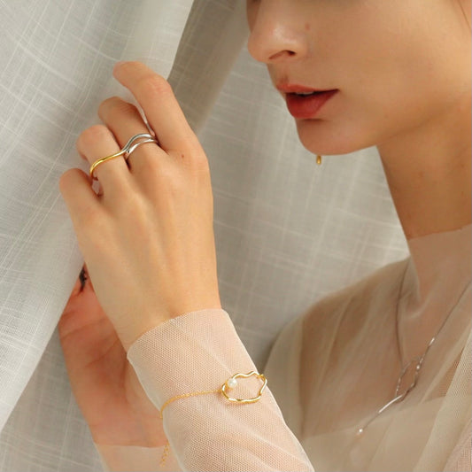 Golden Ripple Pearl Bracelet