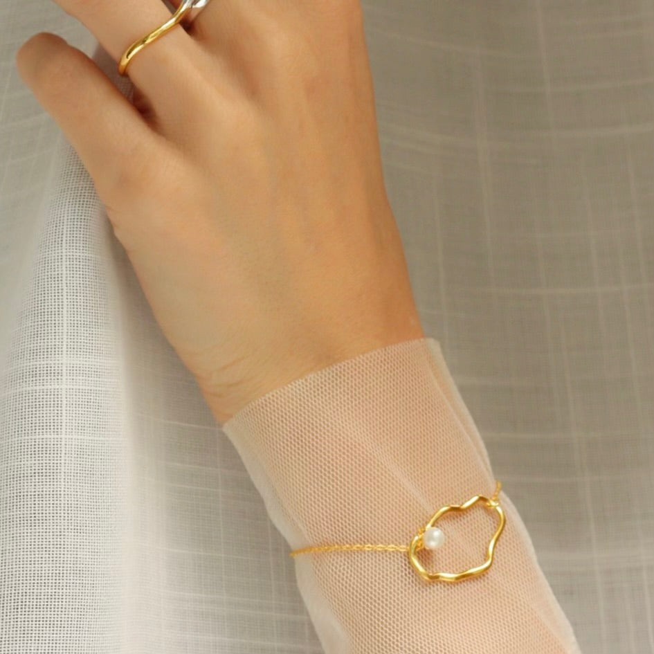 Golden Ripple Pearl Bracelet