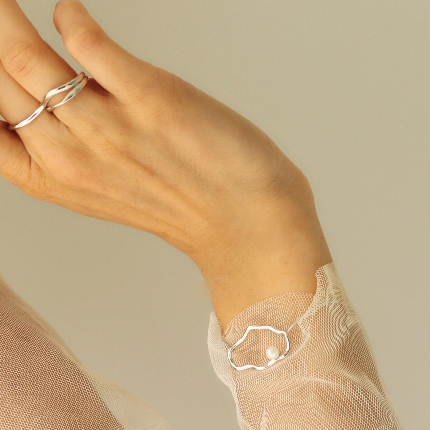 Silver Ripple Pearl Bracelet