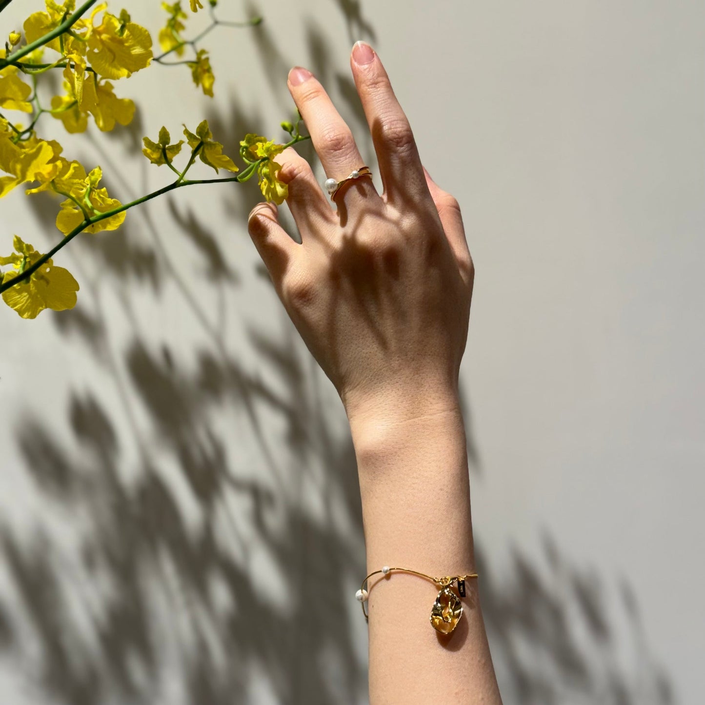 Golden The drop of the timeripple earchain (single) Earcuff / Bracelet