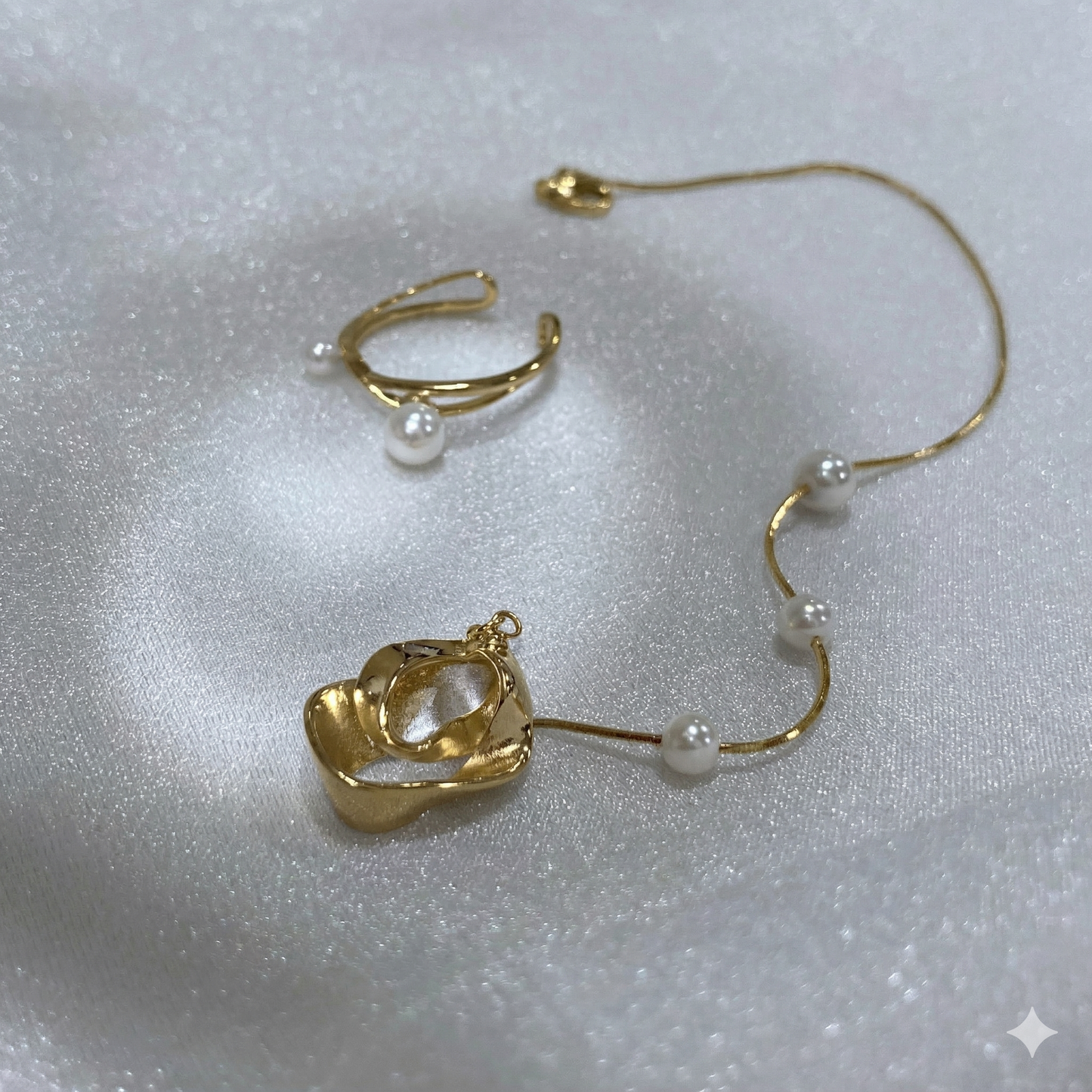 Golden The drop of the timeripple earchain (single) Earcuff / Bracelet